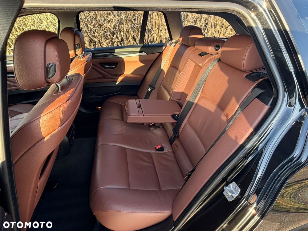 BMW Seria 5 525d xDrive - 18