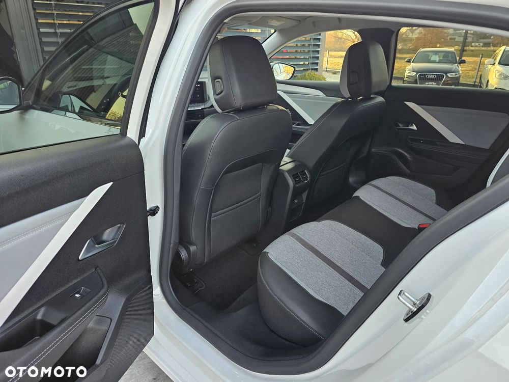 Opel Astra 1.2 Turbo Automatik Elegance - 9