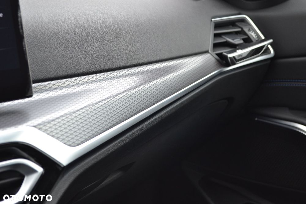 BMW Seria 3 330i M Sport sport - 27