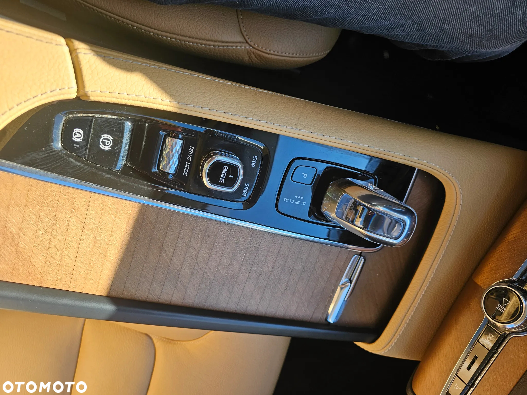 Volvo XC 90 T8 AWD Plug-In Hybrid Momentum 7os - 35