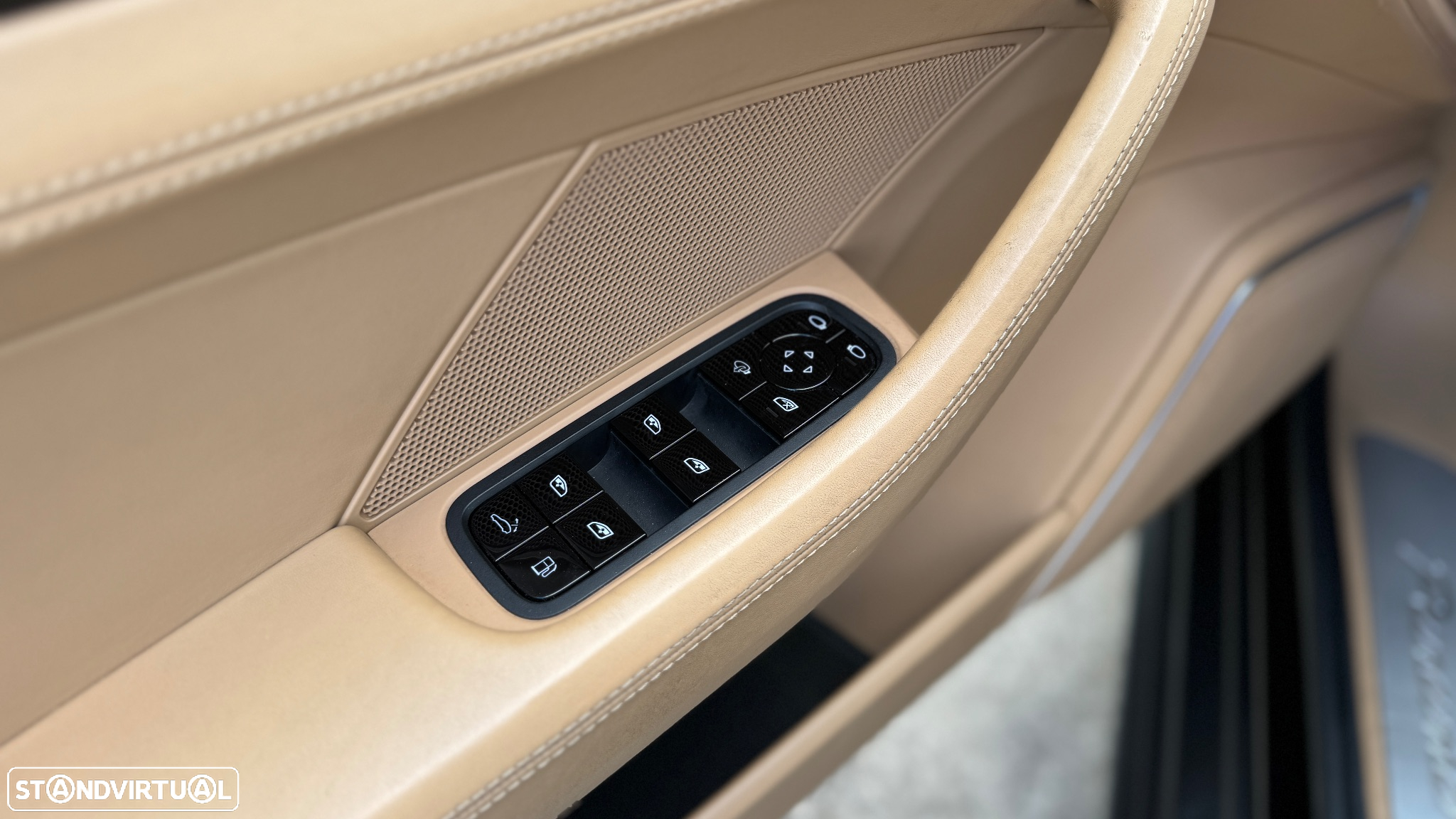Porsche Panamera 4 E-Hybrid - 23