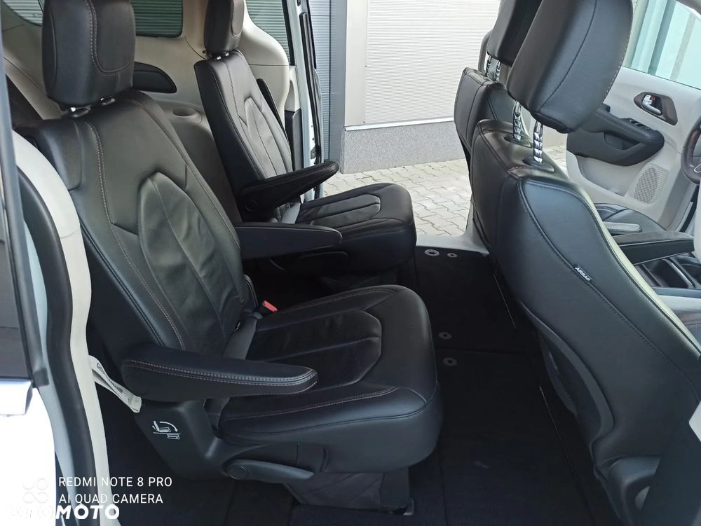 Chrysler Pacifica - 16