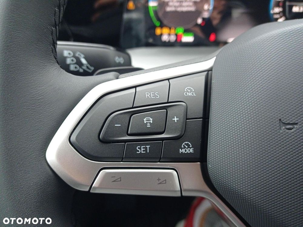 Volkswagen Golf - 26