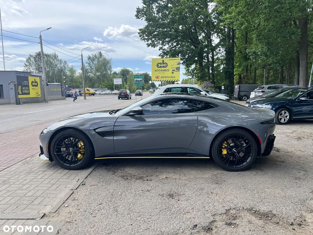 Aston Martin Vantage - 4
