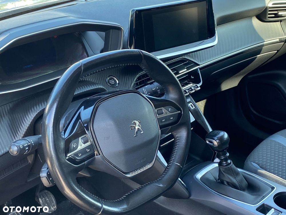 Peugeot 2008 1.5 BlueHDi Allure S&S - 19