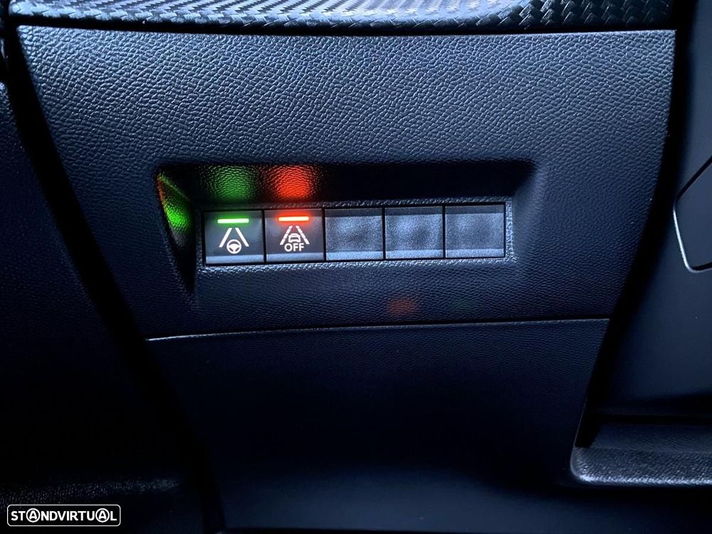 Peugeot 2008 1.2 PureTech GT EAT8 - 28