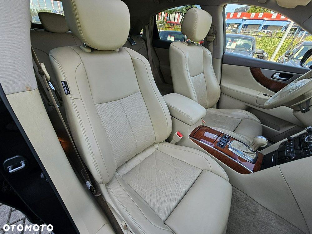 Infiniti QX70 - 10