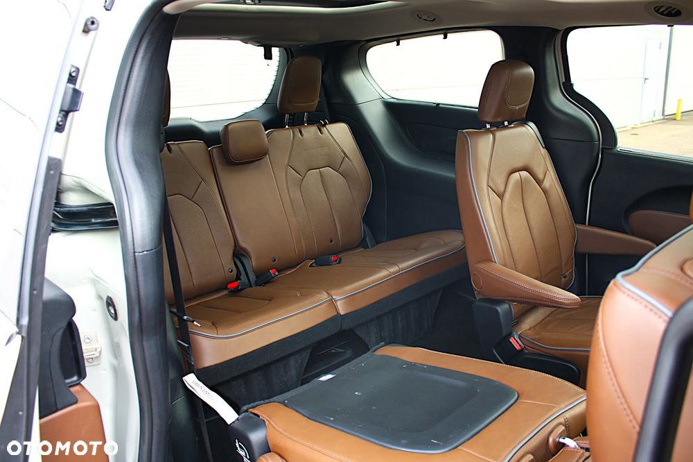 Chrysler Pacifica - 21