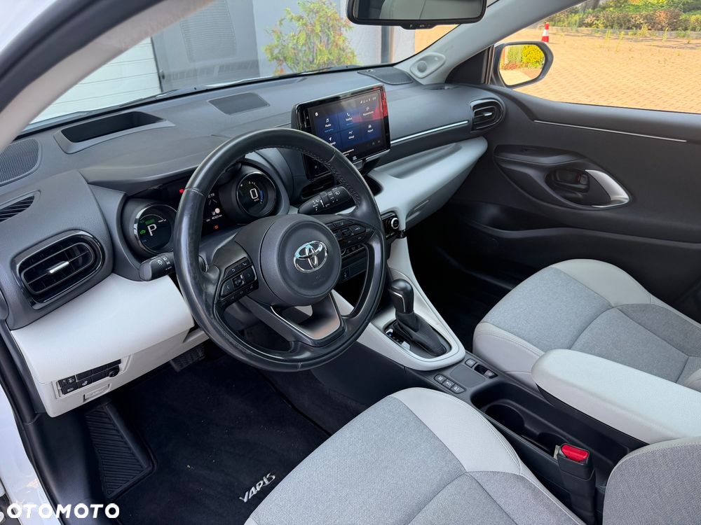 Toyota Yaris Hybrid 100 Selection Platinum - 8