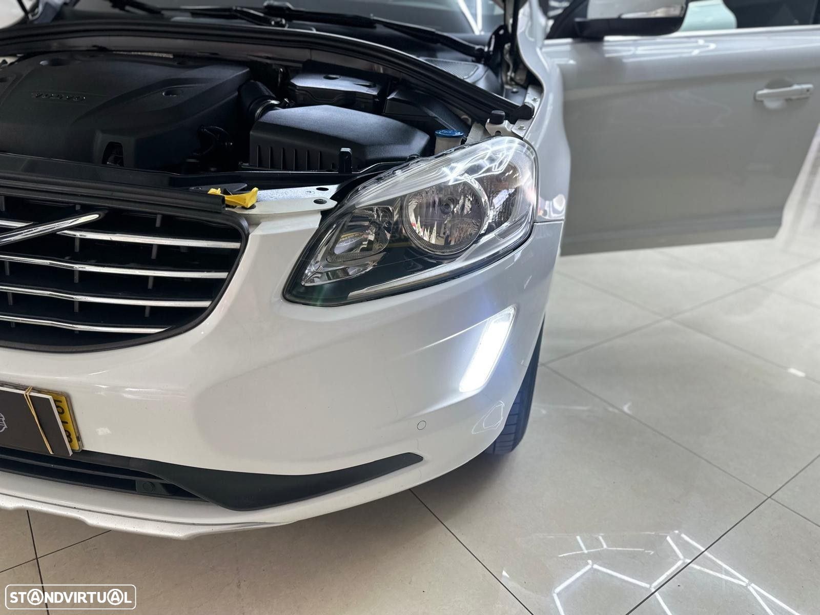 Volvo XC 60 2.0 D4 R-Design Momentum - 31