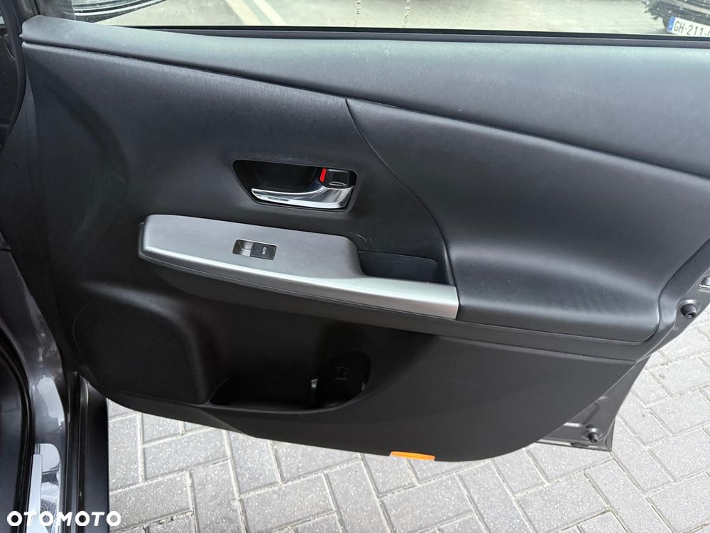 Toyota Prius+ (Hybrid) - 18