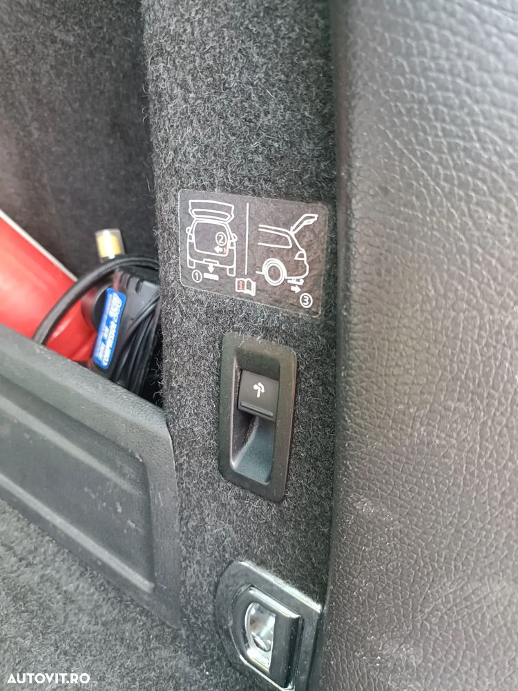 Volkswagen Passat Variant 2.0 TDI BlueMotion Technology DSG Highline - 11