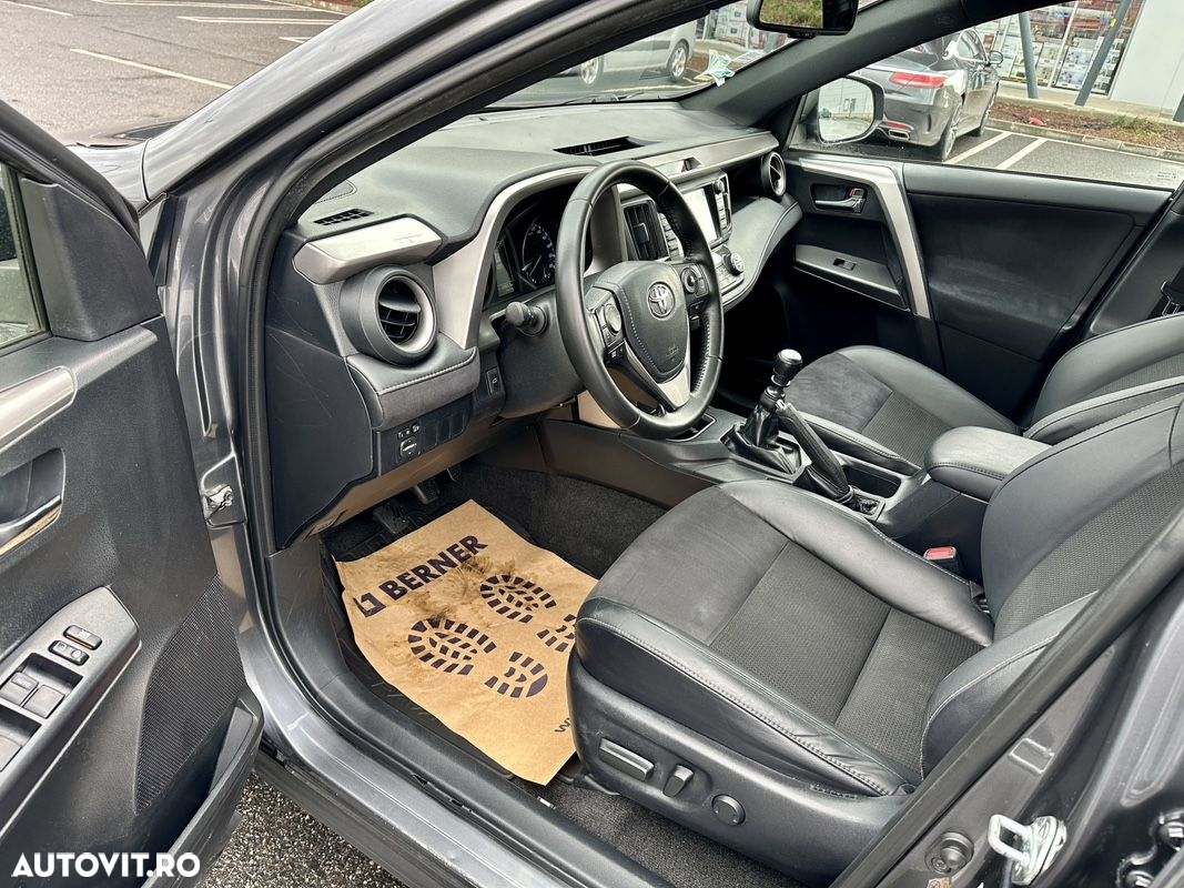 Toyota RAV4 2.0 D-4D 2WD Executive - 23