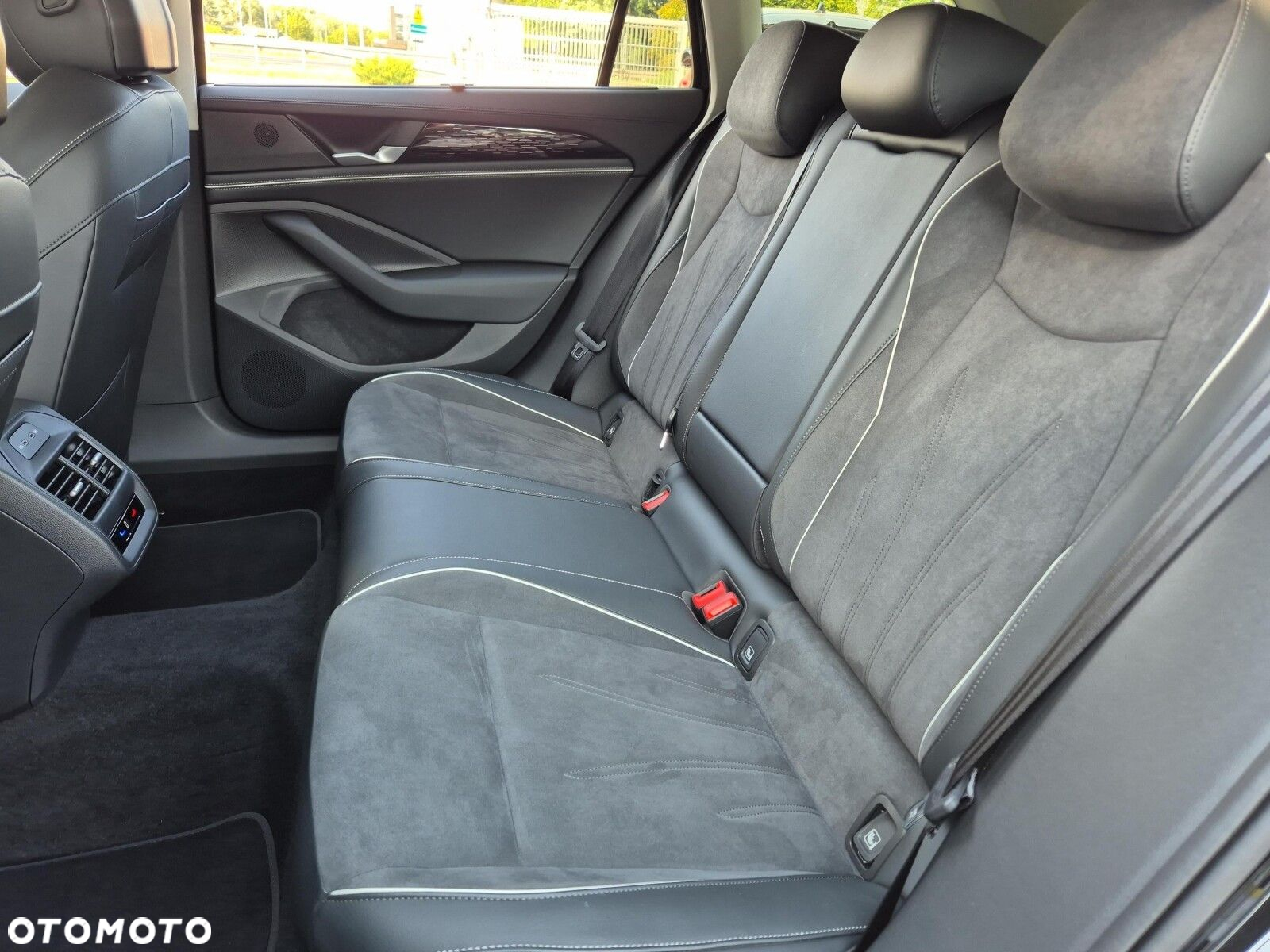 Volkswagen Passat - 16