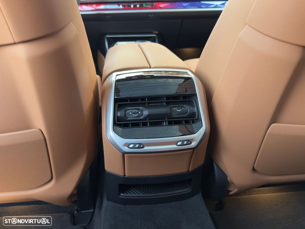 BMW 750 - 25
