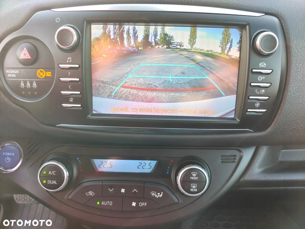 Toyota Yaris 1.5 Premium CVT - 12