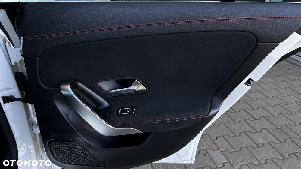 Mercedes-Benz CLA 180 AMG Line 7G-DCT - 23