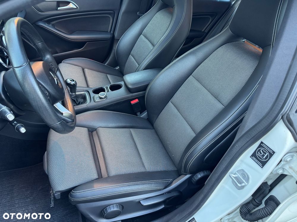 Mercedes-Benz CLA Shooting Brake 200 AMG Line - 26