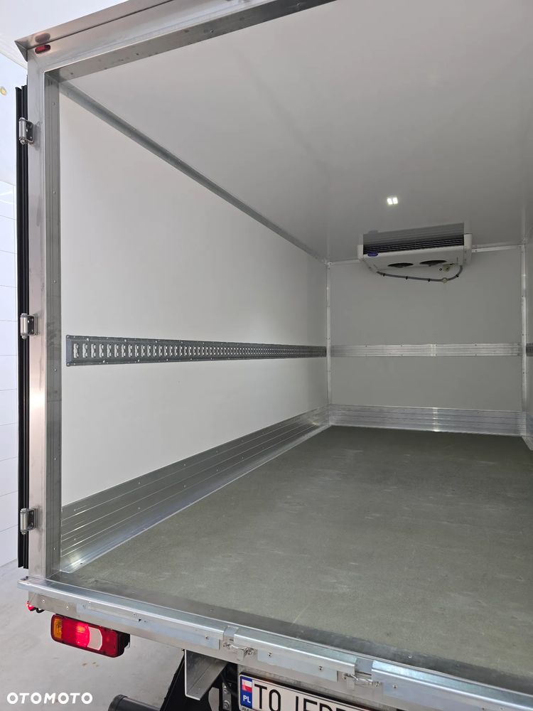 Iveco DAILY 50C18 MROŻNIA 8-PALETOWY + WINDA.1Tona AGREGAT Carrier -20*C +20*C 183Tyś km SERWIS DO OSTATNIEGO Km ASO IVECO SALON PL BOGATA OPCJA WYPOSAZENIA LED NAVI AKTYWNY TEMPOMAT FOTEL KIEROWCY PNEŁMATYCZNY - 18