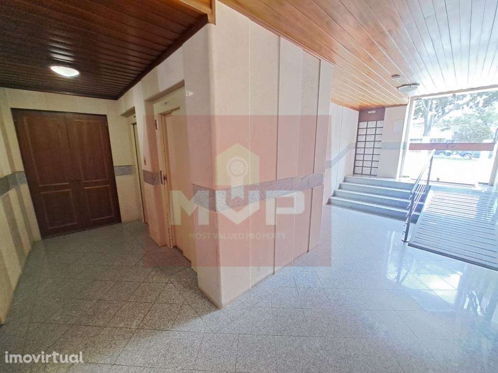 T4 com garagem no centro de Faro - Grande imagem: 5/23