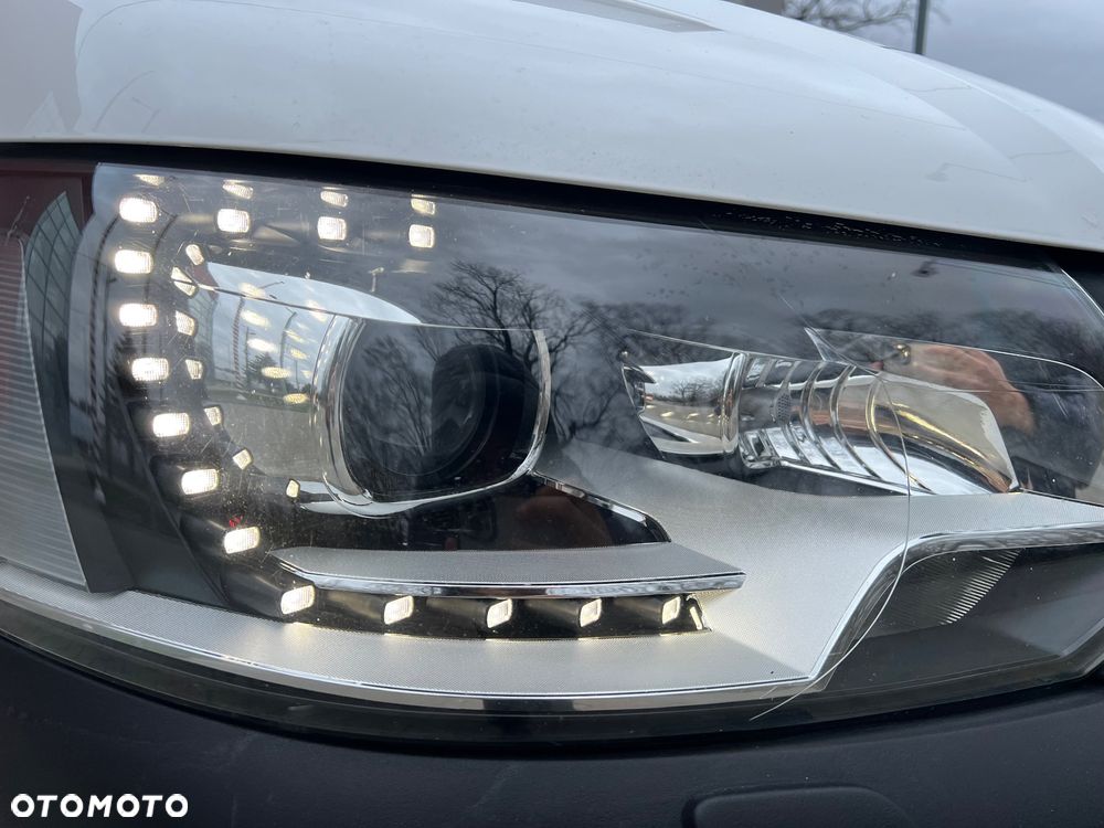 Volkswagen Caravelle - 26