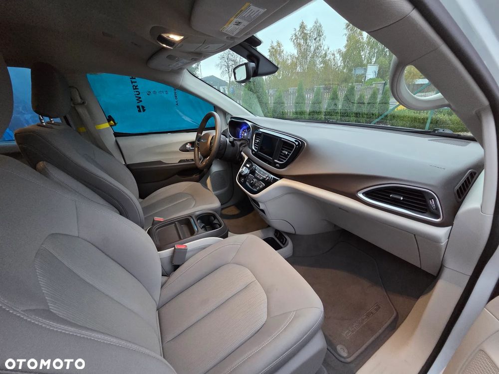 Chrysler Pacifica - 7