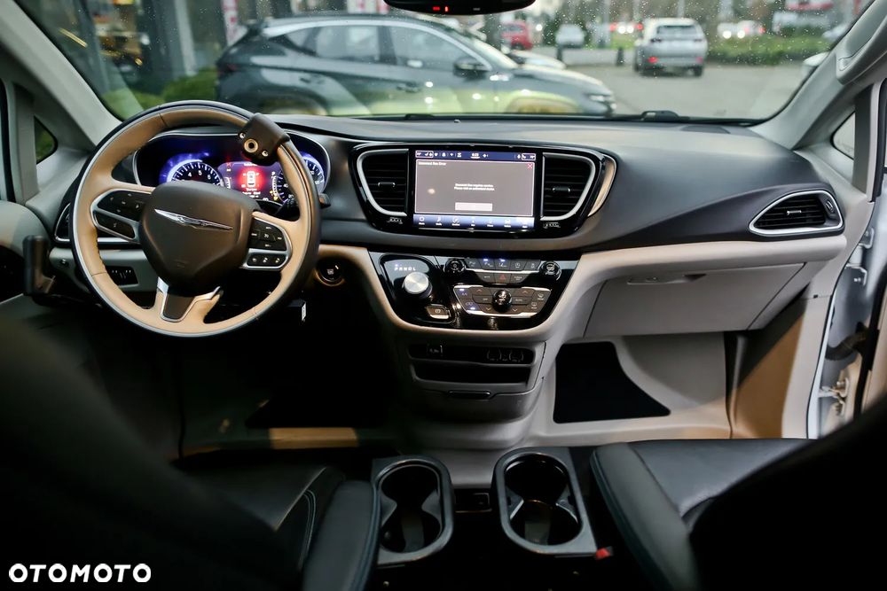 Chrysler Pacifica - 15