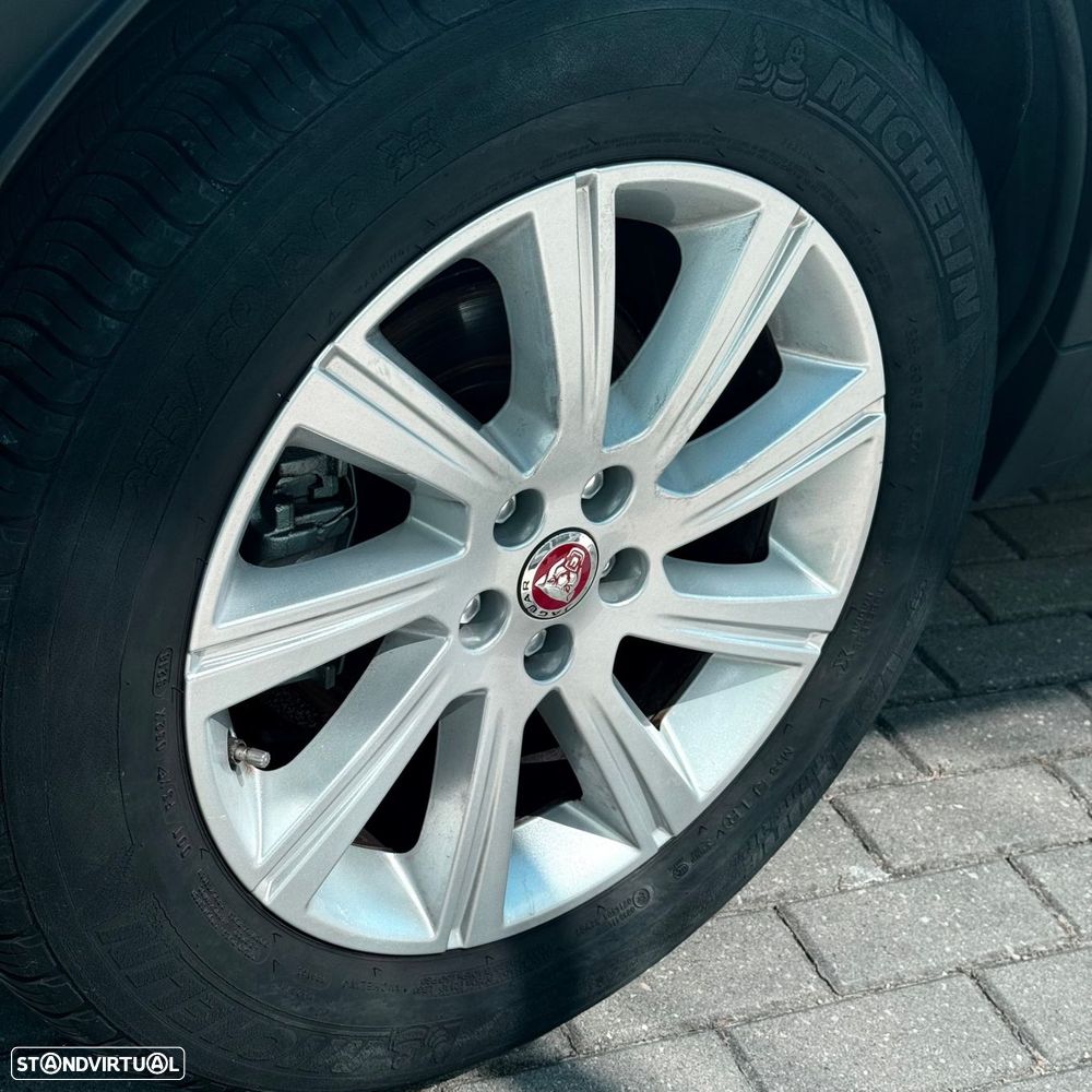 Jaguar E-Pace 2.0 i4D R-Dynamic S - 28