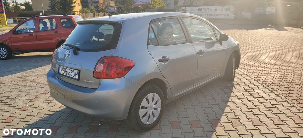 Toyota Auris 1.33 VVT-i Terra - 4