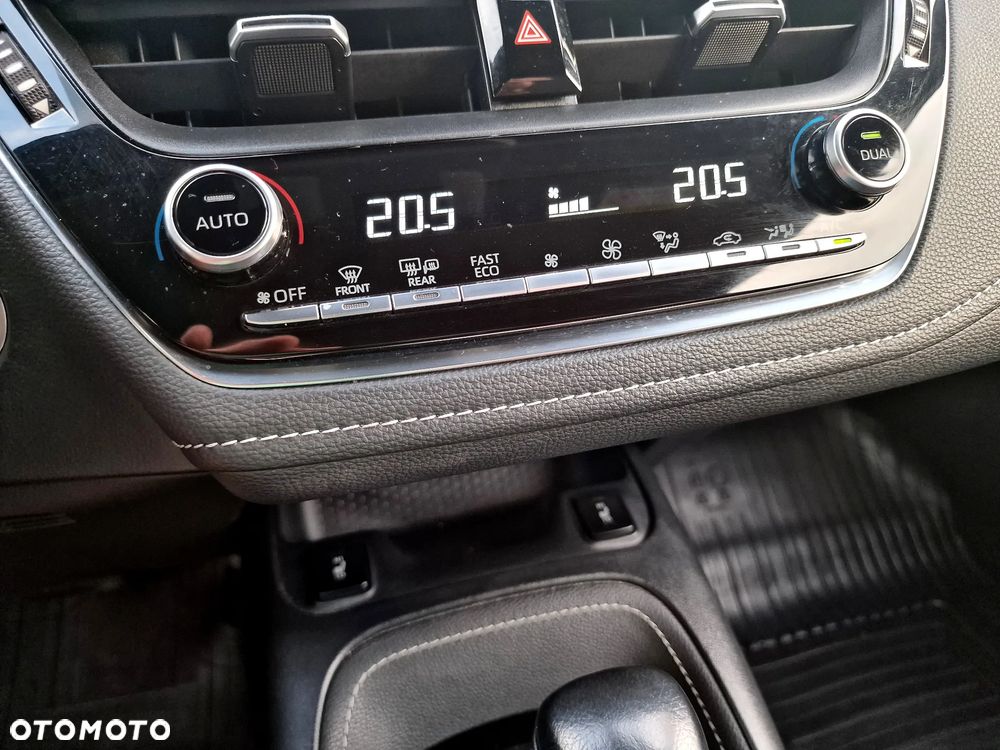 Toyota Corolla 1.8 Hybrid Selection - 29