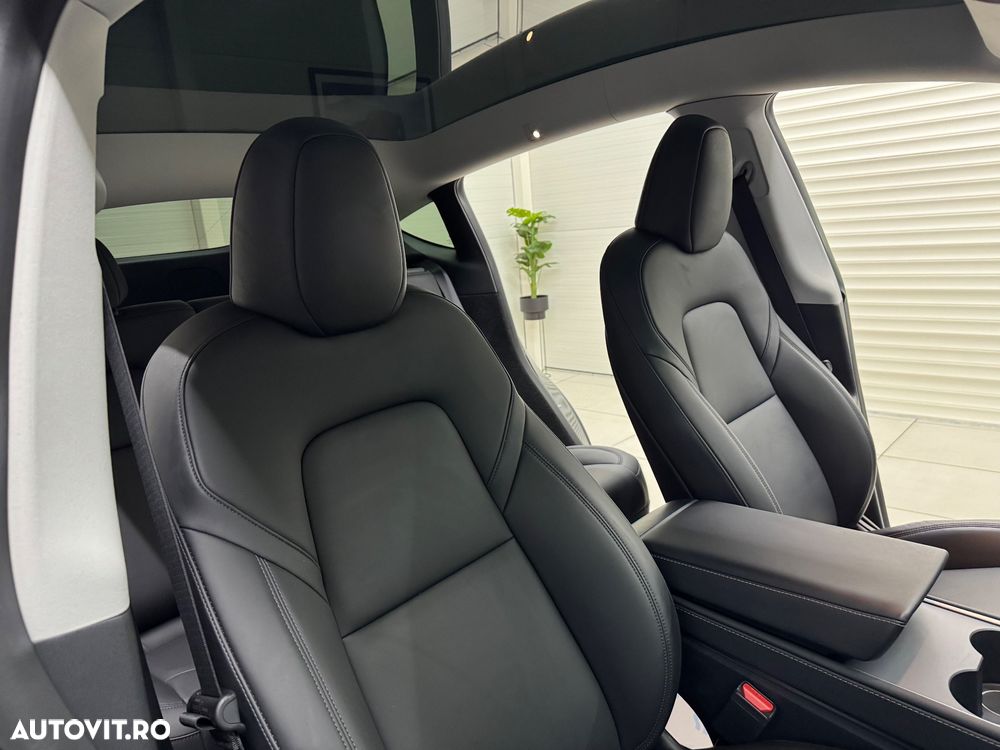 Tesla Model Y Long Range Dual Motor AWD - 16