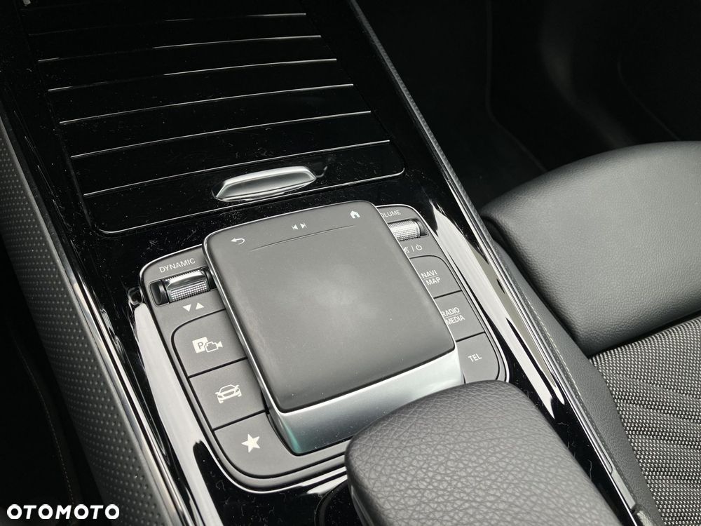 Mercedes-Benz GLA 200 - 23