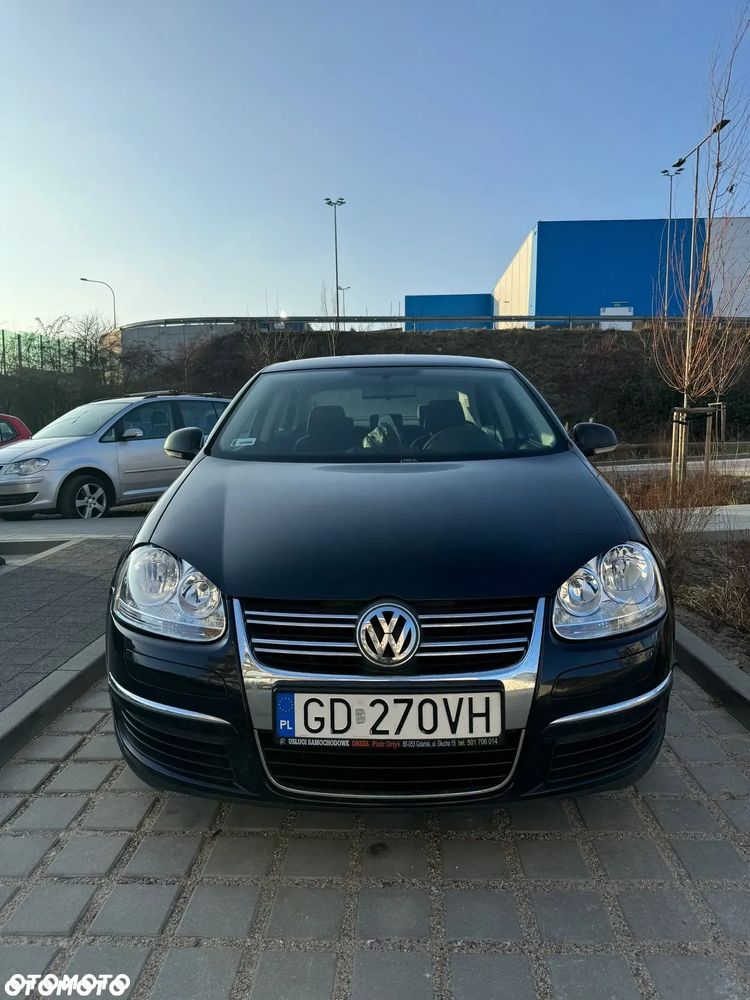 Volkswagen Jetta 1.6 FSI Comfortline - 1