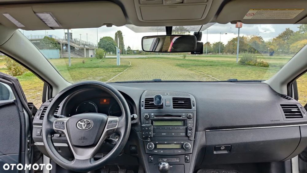 Toyota Avensis 1.6 Luna - 13