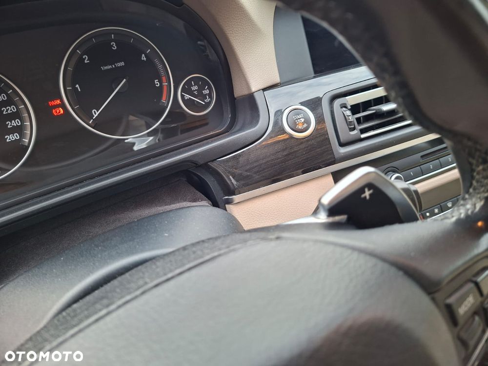 BMW Seria 5 525d - 36