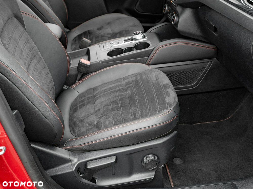 Ford Kuga 2.5 FHEV FWD ST-Line X - 32