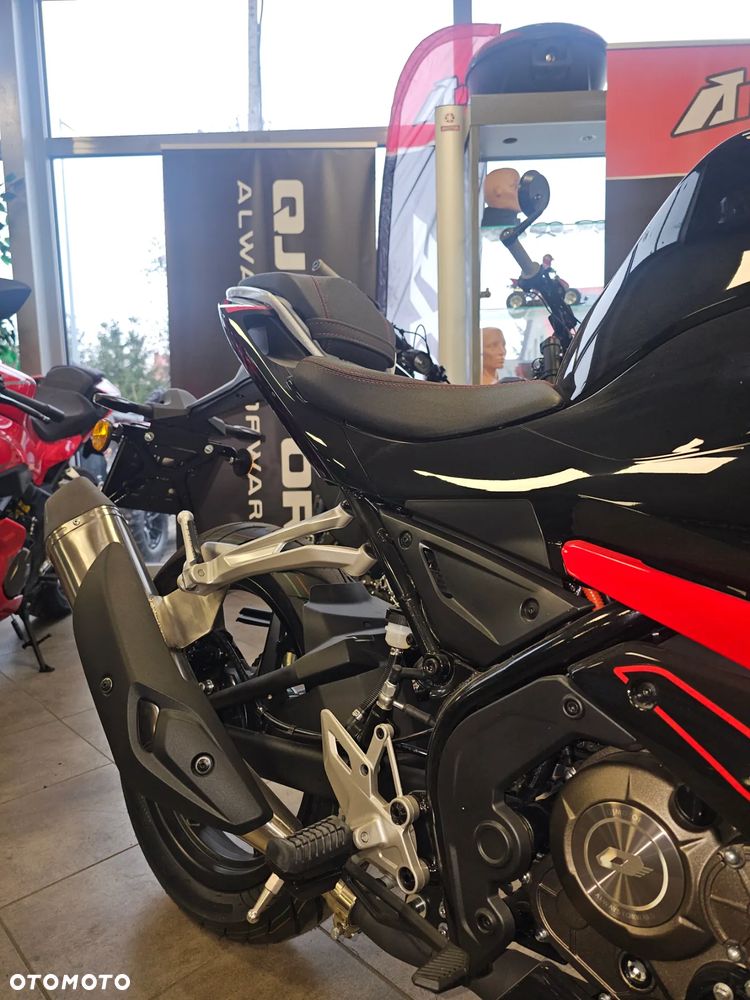 QJMOTOR SRK 125R - 24