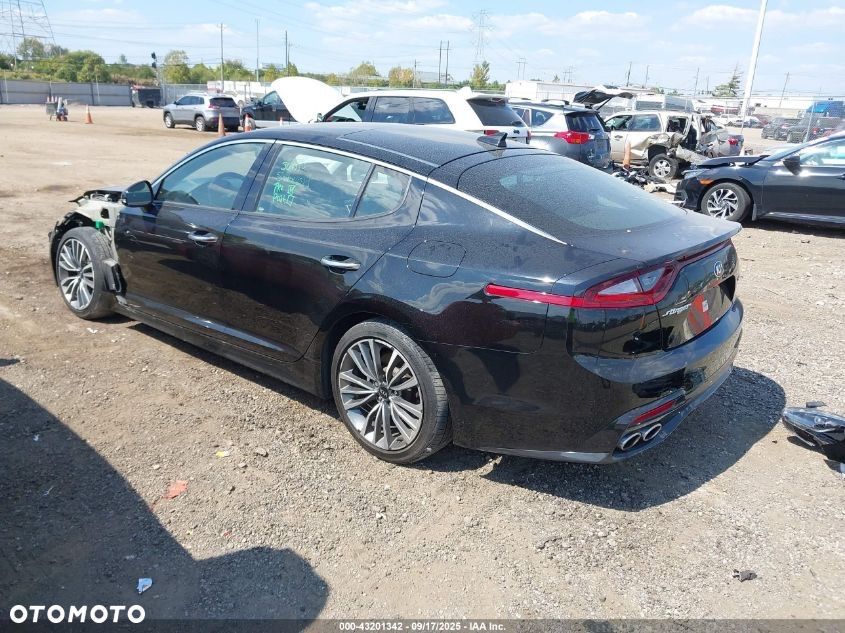 Kia Stinger - 3