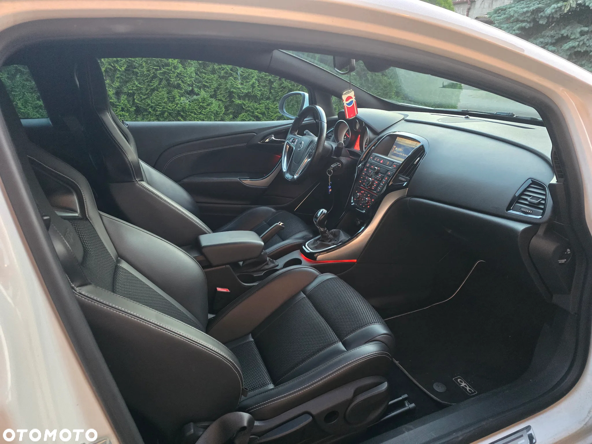 Opel Astra IV GTC OPC - 13