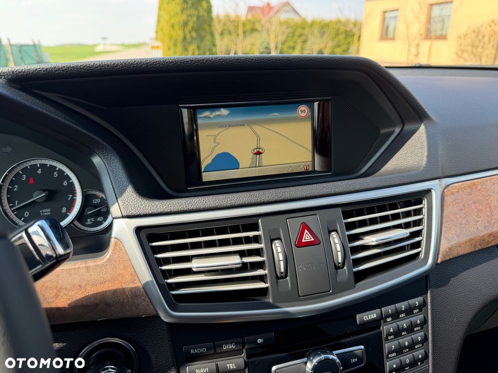 Mercedes-Benz Klasa E 200 CGI BlueEFFICIENCY 7G-TRONIC Elegance - 28
