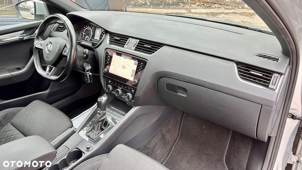 Skoda Octavia 2.0 TDI DSG RS - 38