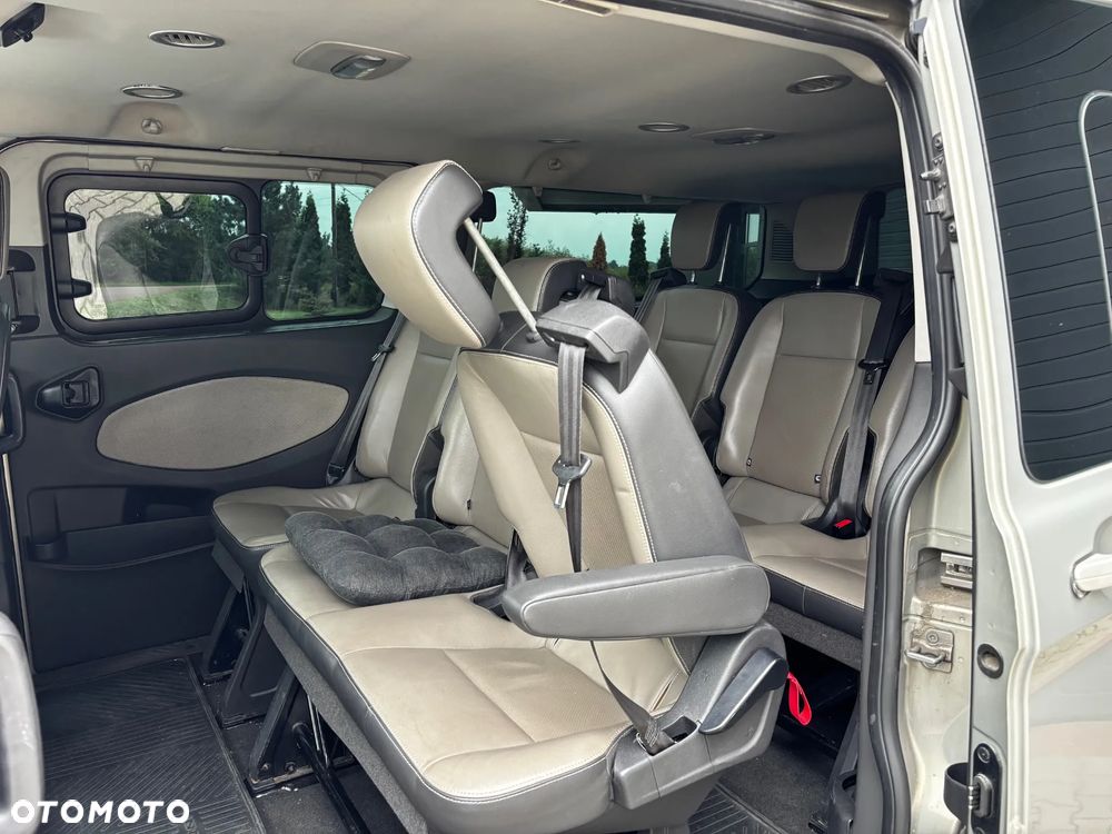 Ford Tourneo Custom 300 L2H1 VA Titanium - 32