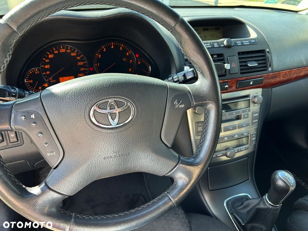 Toyota Avensis - 8