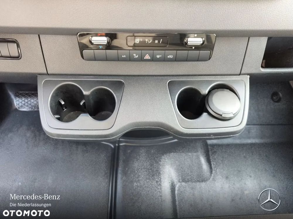 Mercedes-Benz Sprinter - 12