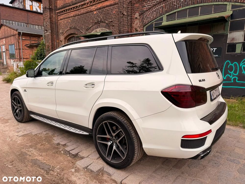 Mercedes-Benz GL 63 AMG - 35
