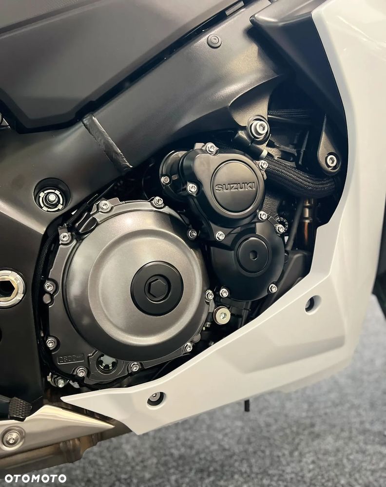 Suzuki GSX 1000 - 12