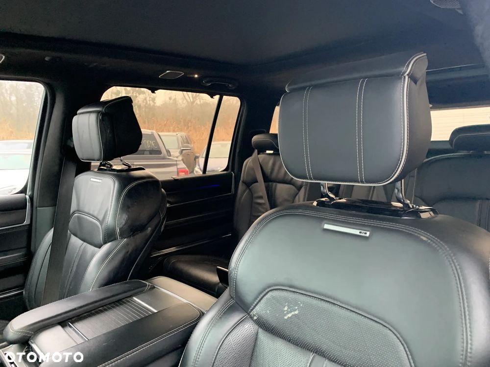 Jeep Grand Wagoneer - 12