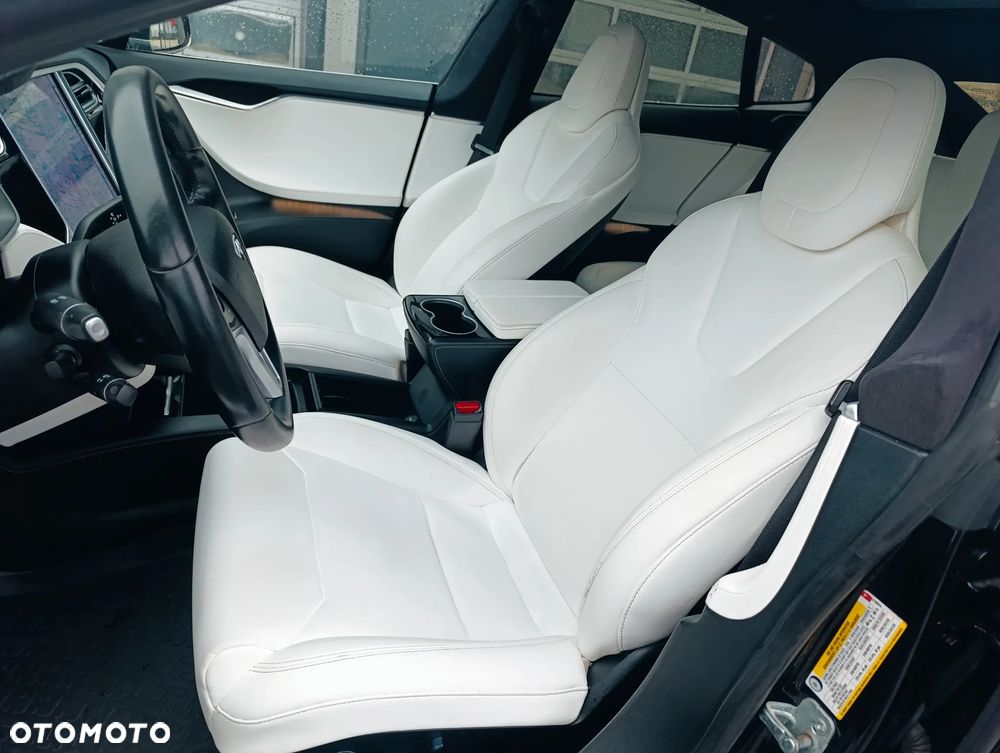 Tesla Model S - 7