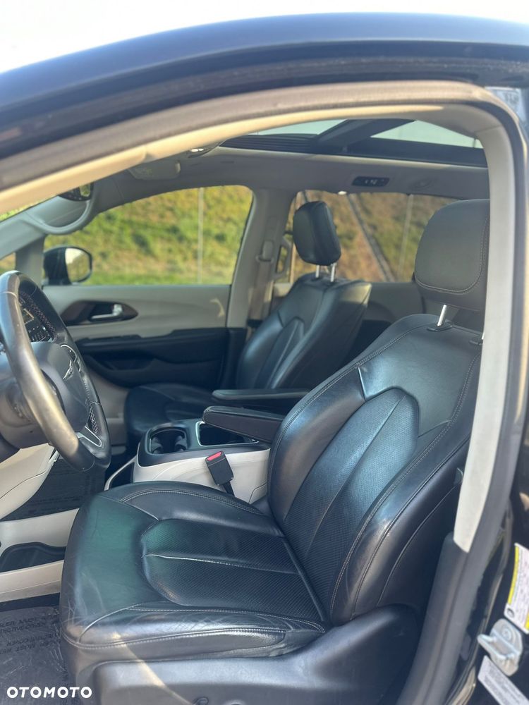 Chrysler Pacifica - 11