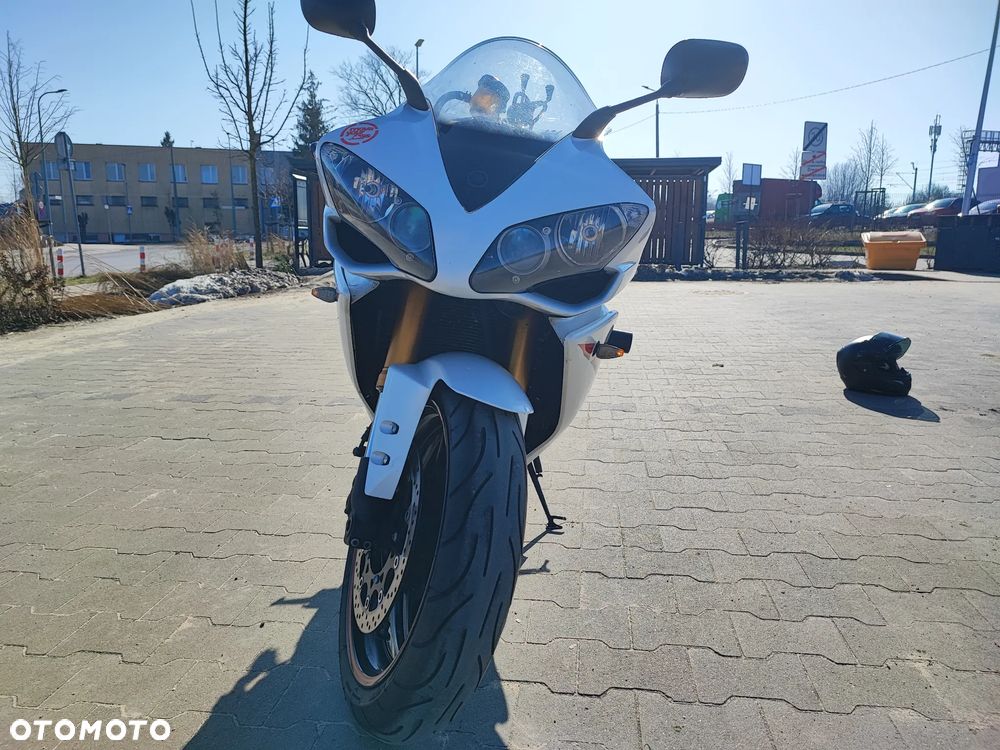 Yamaha R1 - 14